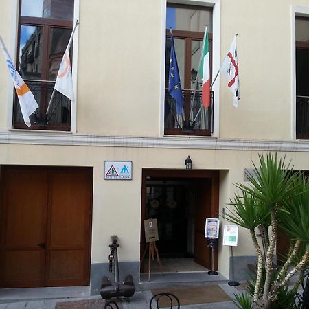 Hostel Marina Кальяри Экстерьер фото