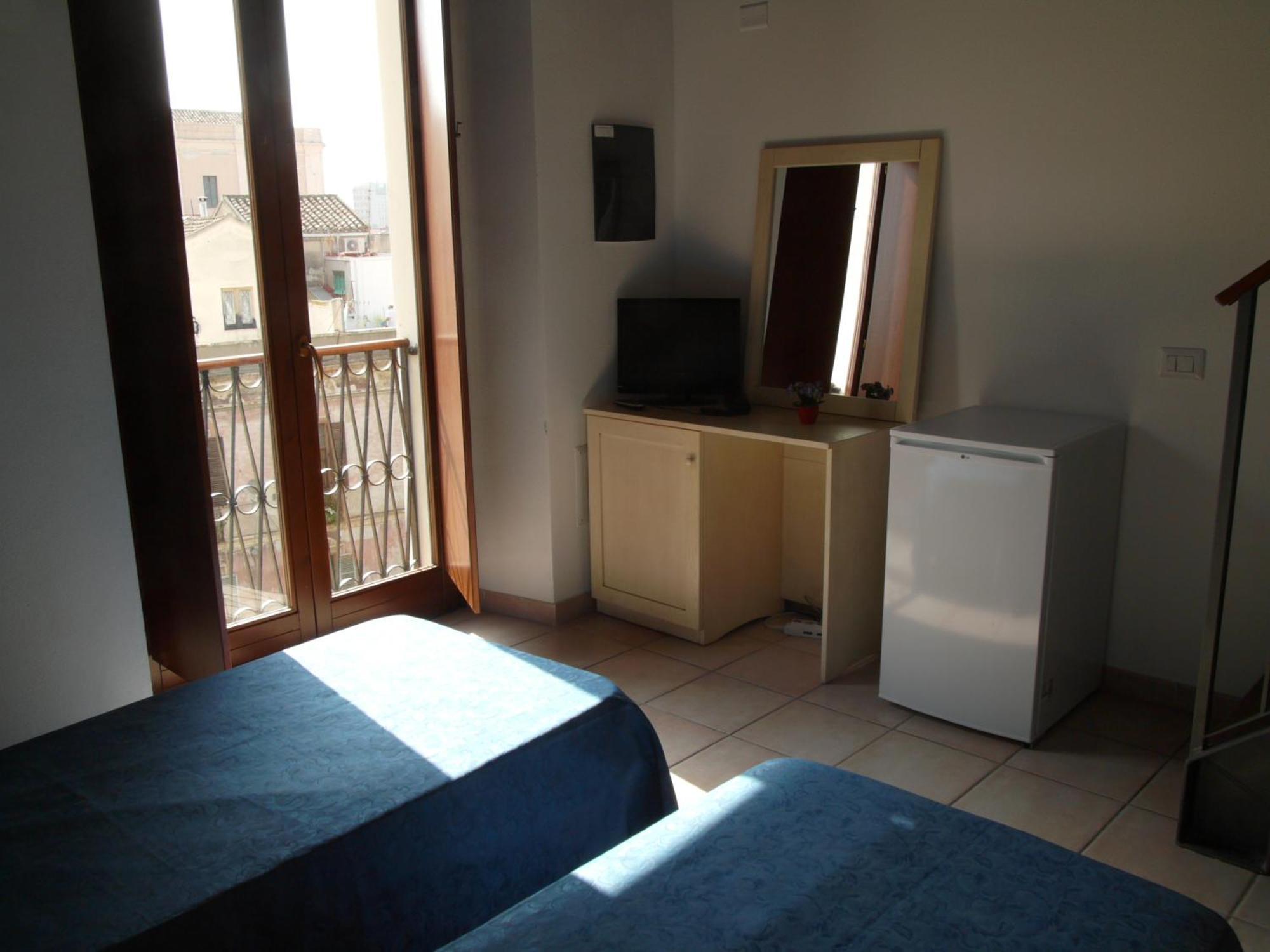 Hostel Marina Кальяри Экстерьер фото