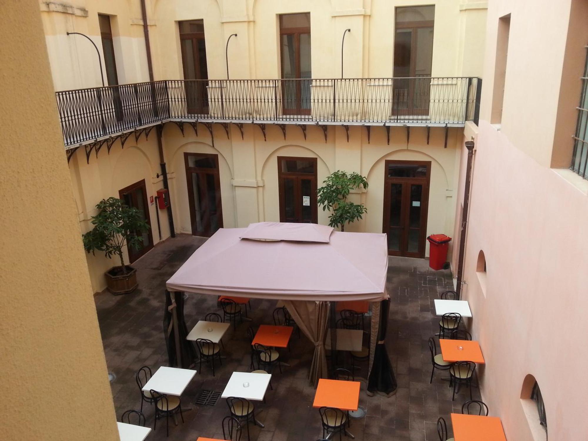 Hostel Marina Кальяри Экстерьер фото
